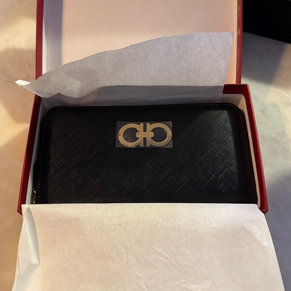 ✨ Salvatore Ferragamo Black Wallet ✨ Brand New | Never Used | All Tags - Picture 7 of 13